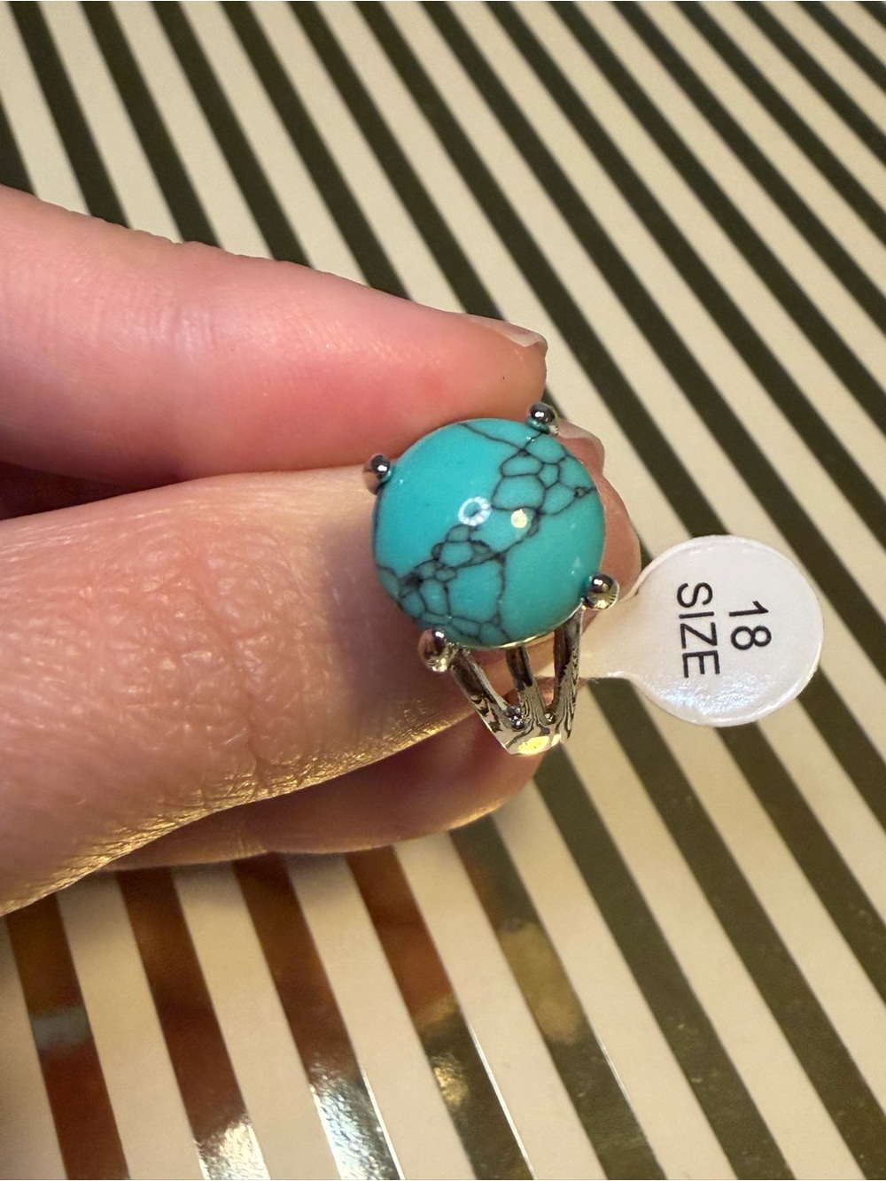 Turquoise Stone Cocktail Ring - Silver plated and faux turquoise - Picture 3 of 5